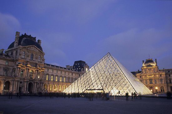 demande en mariage Paris Louvre