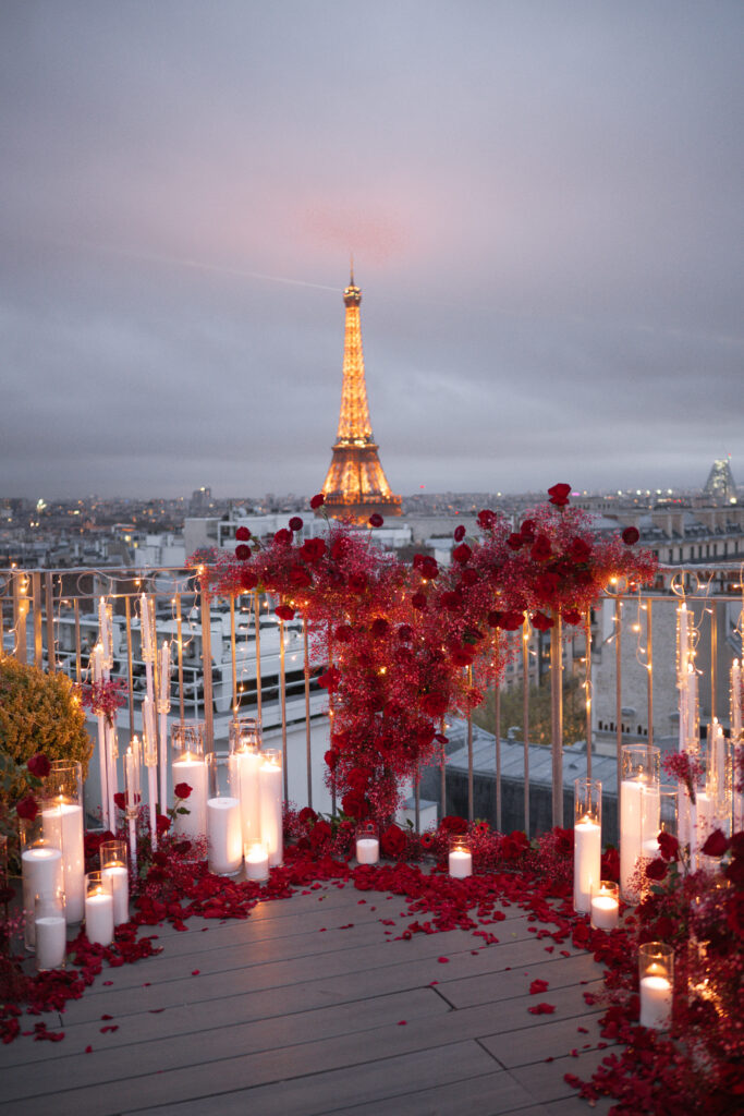 Amazing view at the Copernic rooftop completed by red and fresh flowers and candles