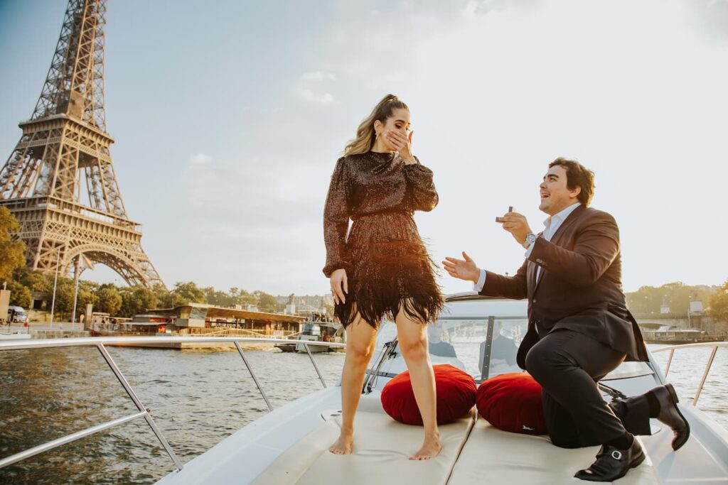 Private yacht boat cruise proposal in Paris in a yacht