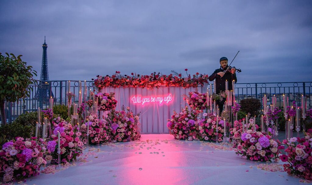 romantique décor sur un rooftop Paris Tour Eiffel