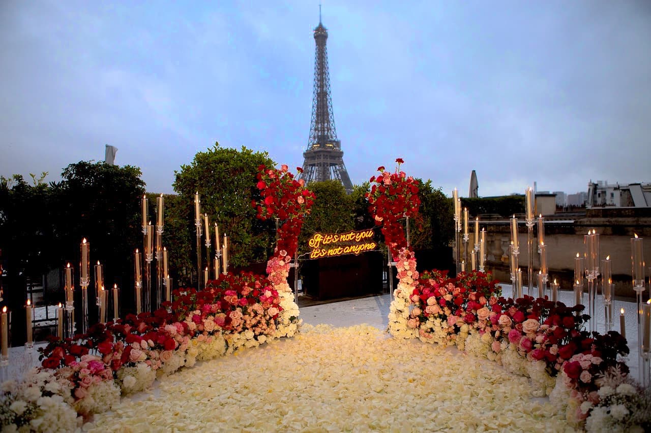 Demande en mariage spectaculaire au Shangri La hotel Paris