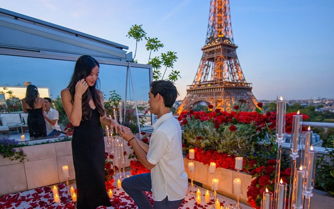 romantic marriage proposal Paris