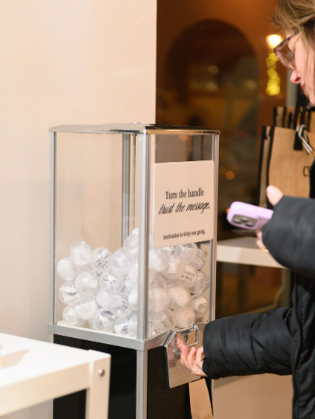 Woman who try a gift catcher for a proposal