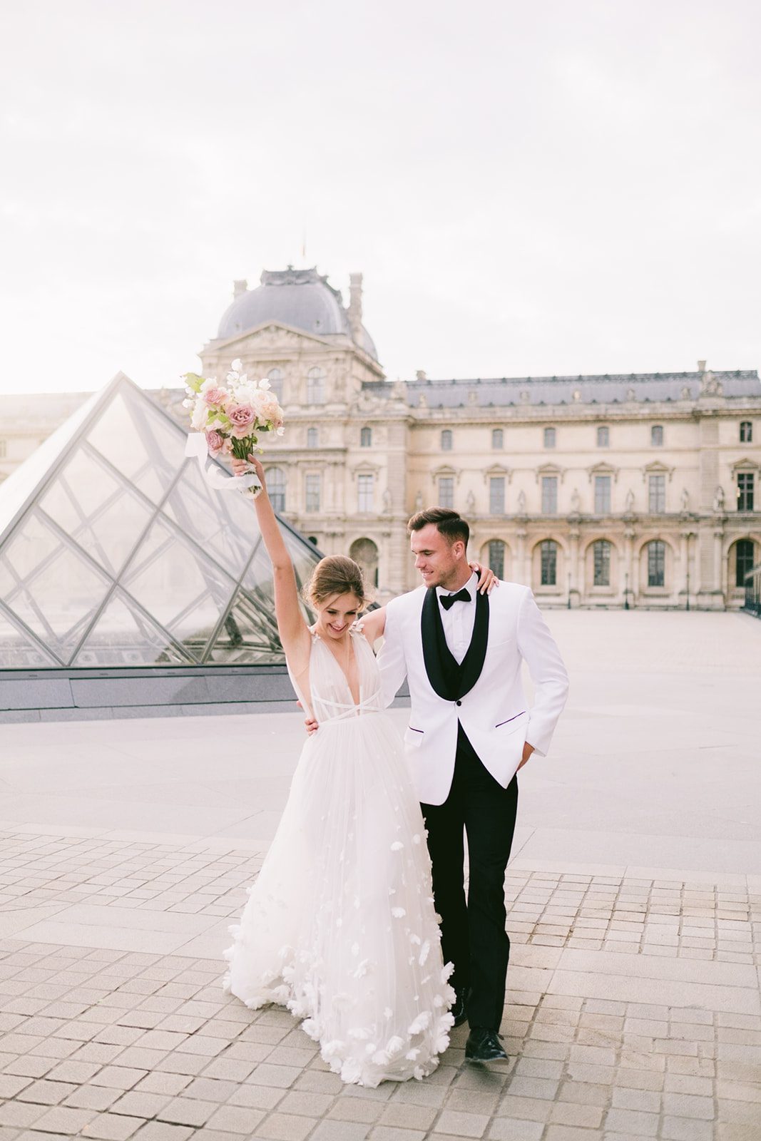 Romantic elopement Paris