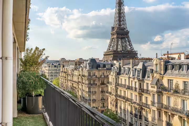 Airbnb with Eiffel Tower view