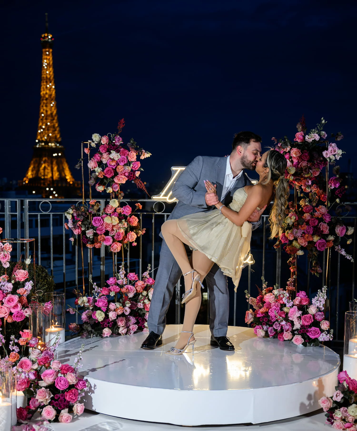 rooftop-paris-proposal-eiffel-tower-night