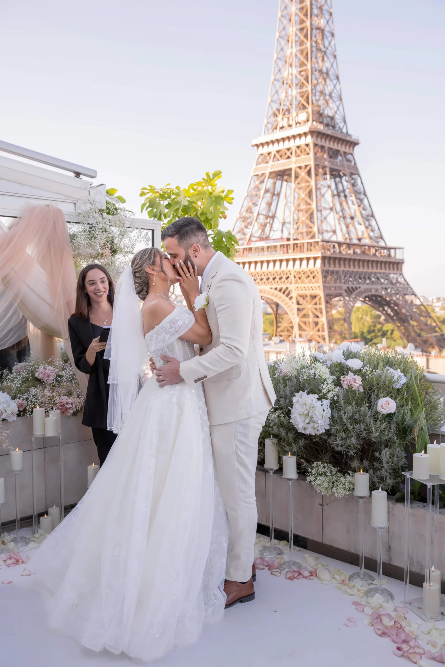 Paris elopement couple kissing during their ceremony with the Eiffel Tower in the background
